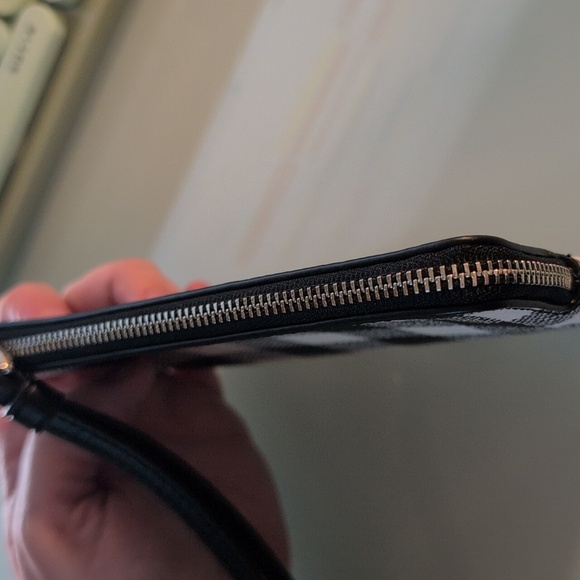 Coach Black And Ivory Buffalo Plaid Leather Coated Canvas Wristlet NWOT - Picture 6 of 8